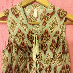 💥4/$20 Aztec Print Top, Size XS